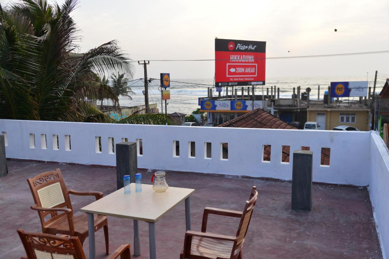 Lucky Beach Front Hostel Hikkaduwa Kültér fotó